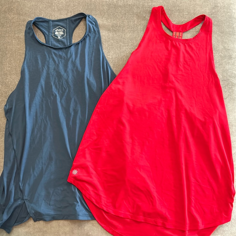 Workout tank tops, size small